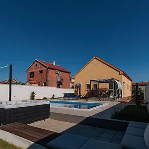  Villa Family And Friends Private Heated Pool With Jacuzzi